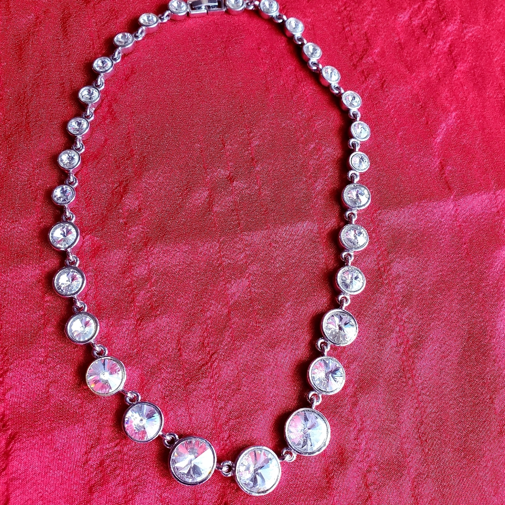 Pretty Rhinestone Necklace - Picture 3 of 4